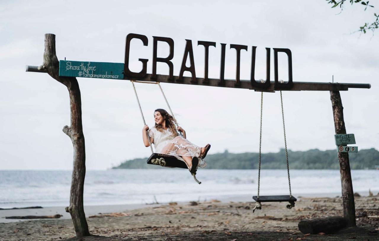 Faith Glamping Dome Costa Rica Otel Manzanillo  Dış mekan fotoğraf